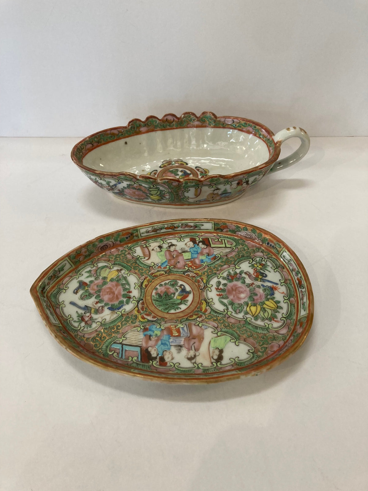 Rose Medallion Sauce Boat & Undertray