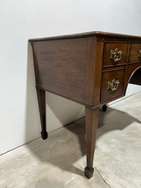 18th Century English Mahogany Dressing Table