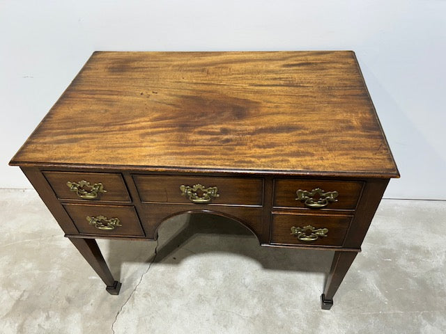 18th Century English Mahogany Dressing Table