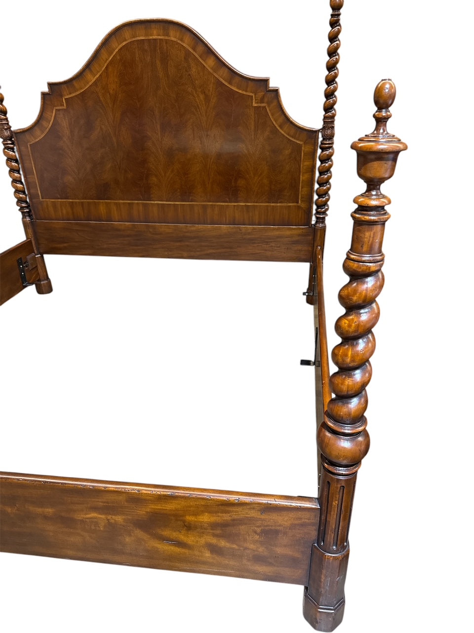 'Mallordoina-Nogal' King Size Bed by Alfonso Marina