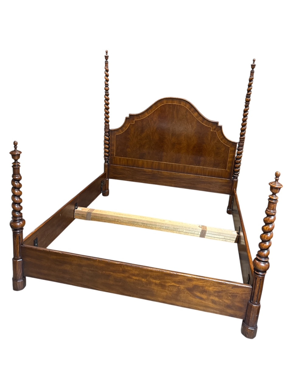 'Mallordoina-Nogal' King Size Bed by Alfonso Marina