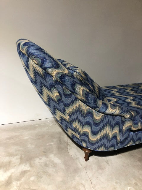 Traditional Style Chaise Lounge